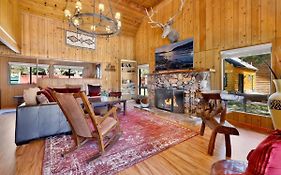 Lake Adjacent Rustic Cabin W Game Room & Hot Tub